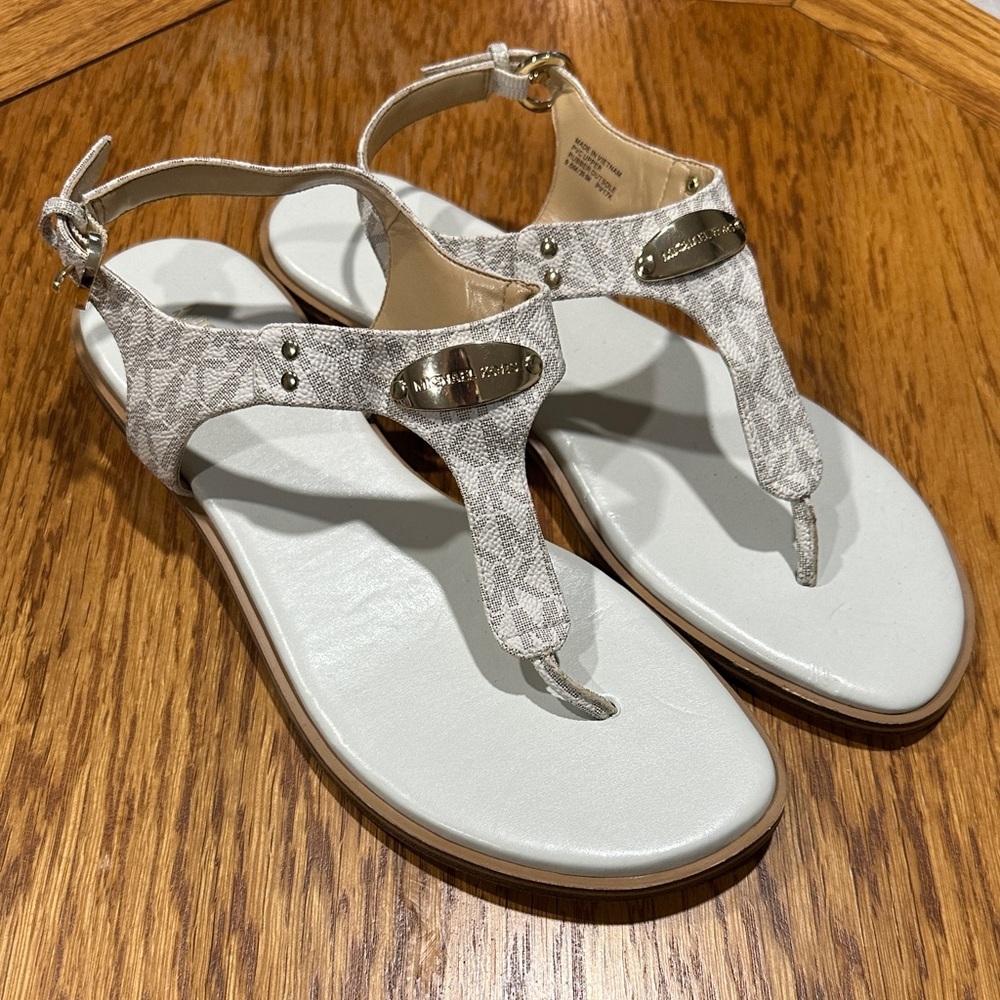*MICHAEL KORS* Cream x Tan Logo Print MK Plate Sandals Size 9.5 - Picture 3 of 13